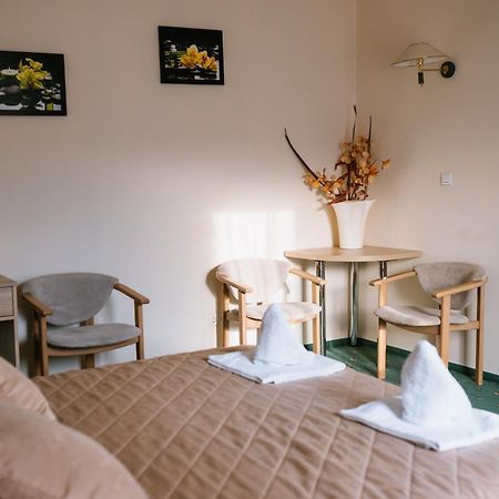 Osrodek Szkoleniowo Wypoczynkowy Roznow Hotel Ngoại thất bức ảnh